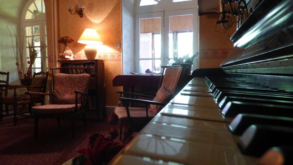 Hotel Saint Jean Vals-les-Bains Exteriör bild
