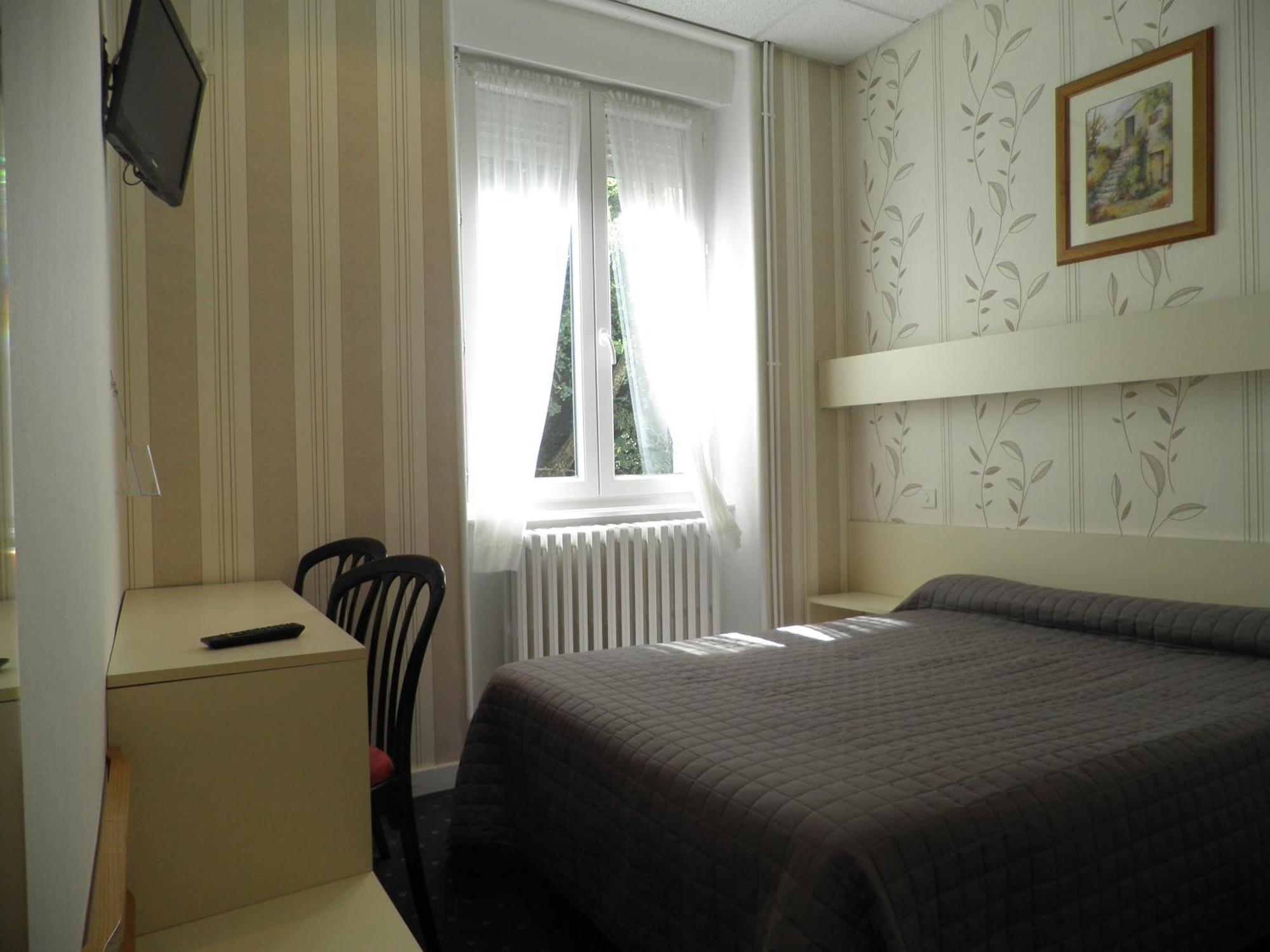 Hotel Saint Jean Vals-les-Bains Rum bild