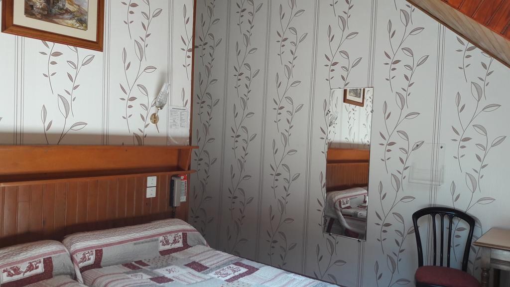Hotel Saint Jean Vals-les-Bains Rum bild